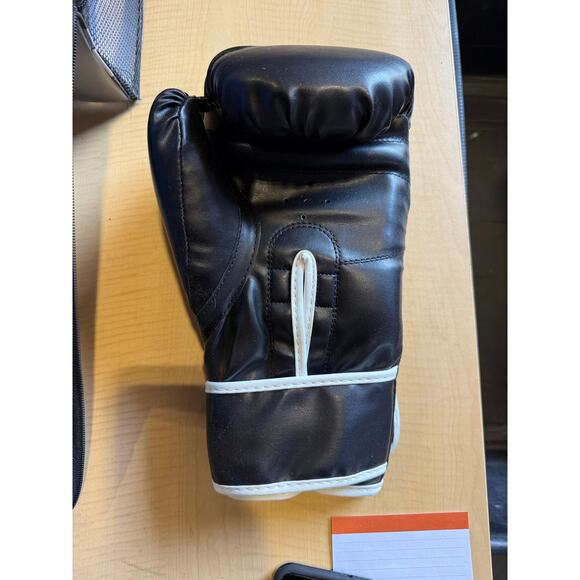 Everlast Core Training Boxing Gloves Set - Size L/XL - Picture 8 of 9